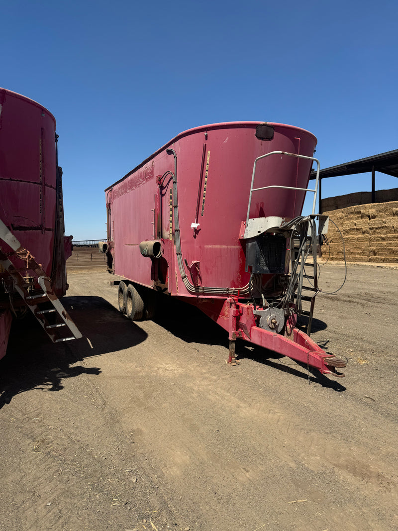 #DD2287 - Calftel and Polly Square Calf Hutches - NM