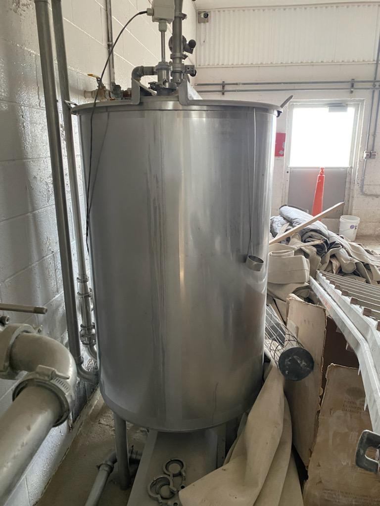 #DD2297 - 150 Gallon Vat and Milk Pump - ID